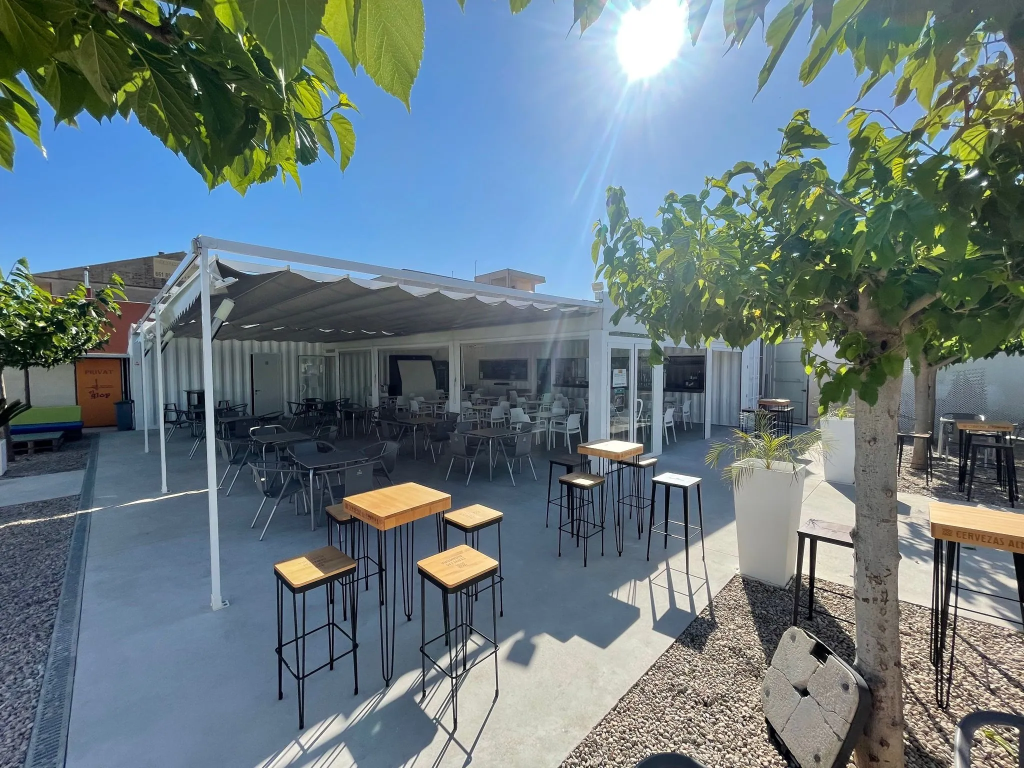 Clientes disfrutando en El Glop