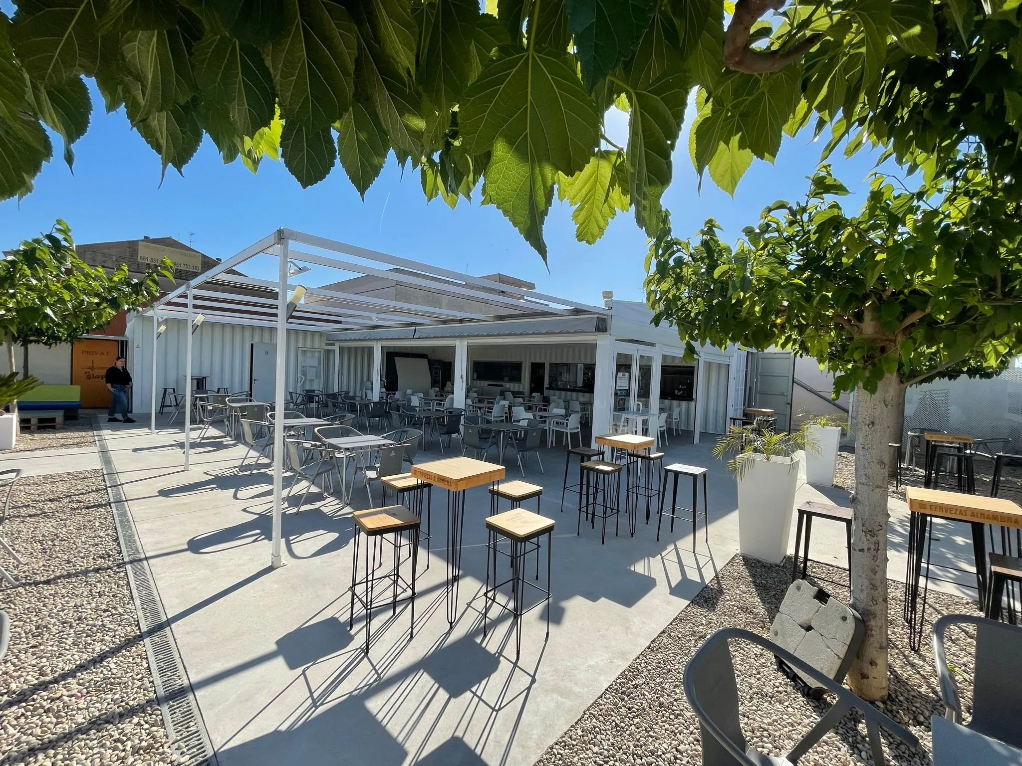 Zona exterior de El Glop